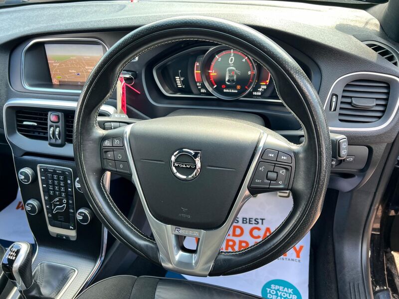 VOLVO V40