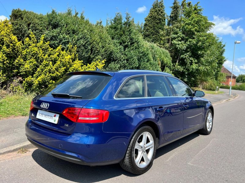 AUDI A4 AVANT