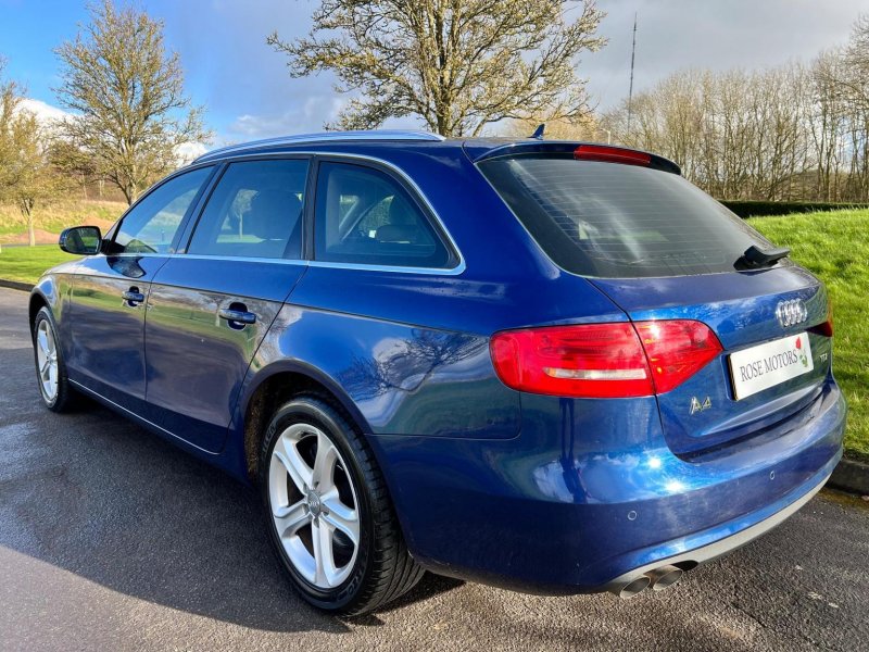 AUDI A4 AVANT